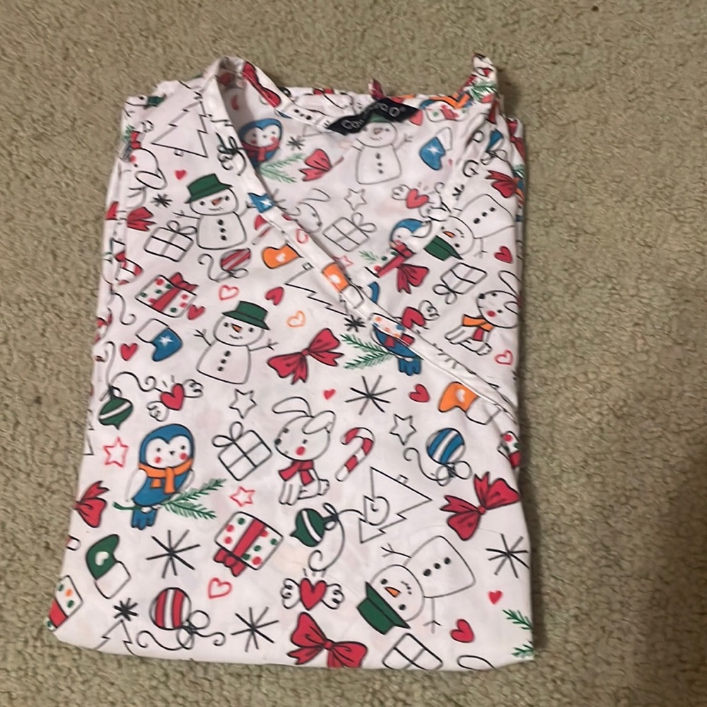Women’s scrub top size XL (about: 16 to 18)